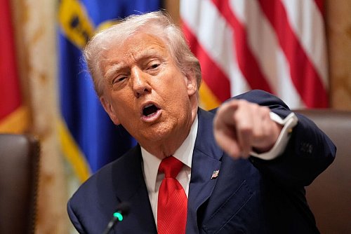 US-Präsident Trump will, dass die Hamas die Waffen abgibt. - © Alex Brandon/AP/dpa