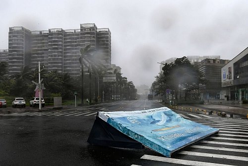 Der Taifun sorgte für zahlreiche Schäden. - © Yang Guanyu/Xinhua/AP/dpa