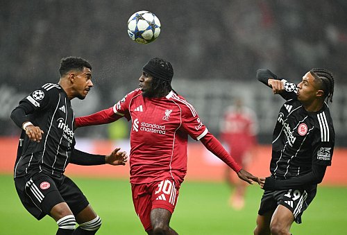 Frankfurt hielt von Beginn an stark dagegen. - © Arne Dedert/dpa