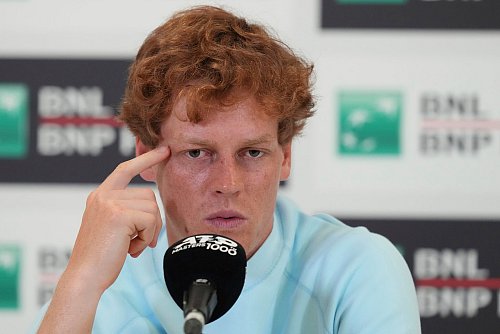 Jannik Sinner löst in Rom einen Tennis-Hype aus. - © Alfredo Falcone/LaPresse/AP/dpa