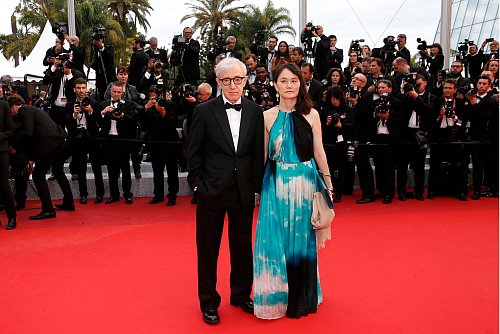 US-Regisseur Woody Allen und Soon-Yi Previn sind seit 1997 verheiratet. (Archivbild) - © Julien Warnand/dpa