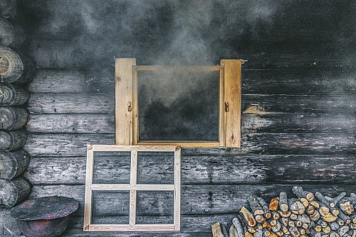 Mit Rauch wird die Sauna beheizt, der abgelassen wird, bevor die Gäste eintreten. - © Tõnu Runnel/Brand Estonia/dpa-tmn