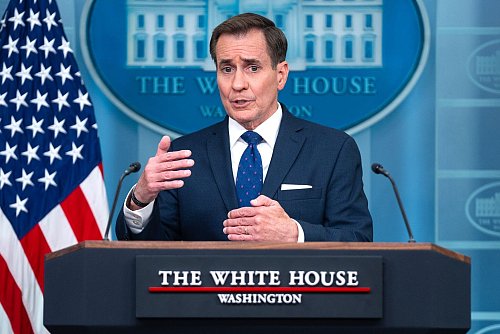 Der Kommunikationsdirektor des Nationalen Sicherheitsrates der USA, John Kirby, ist bezüglich einer Einigung auf eine Waffenruhe im Libanon vorsichtig optimistisch. - © Evan Vucci/AP/dpa