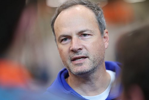 Laut Sportdirektor Bitterling sind die Weltcup-Plätze hart umkämpft. - © Daniel Löb/dpa