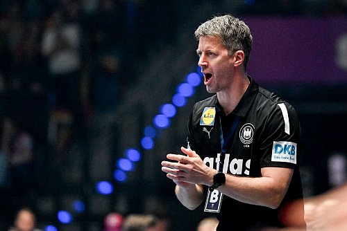 Rechnet mit einem souveränen Sieg gegen Uruguay: Bundestrainer Markus Gaugisch. - © Marijan Murat/dpa