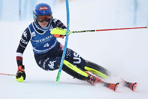 Der Sieg in Sestriere war für Mikaela Shiffrin der insgesamt 63. in einem Weltcup-Slalom. - © Marco Trovati/AP/dpa