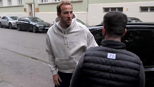 Für Harry Kane ist es der erste Vereinstitel. - © Felix Hörhager/dpa