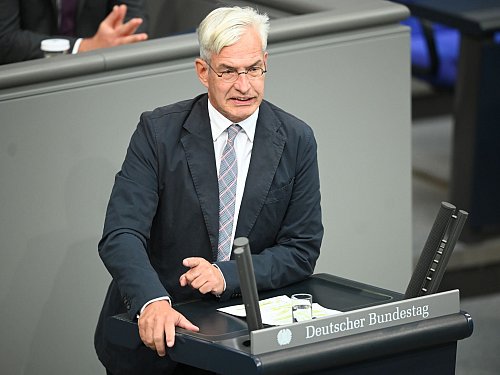 Die Union hat Zweifel, ob der Haushalt überhaupt verfassungsgemäß ist. - © Philip Dulian/dpa
