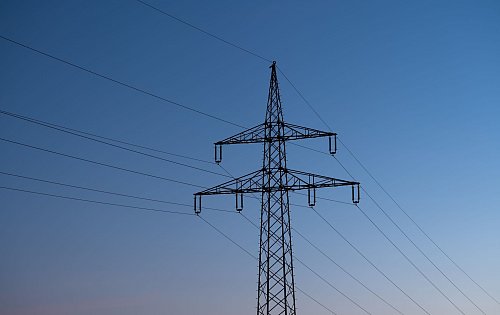 Der Ausbau der Stromnetze kostet viel Geld. - © Silas Stein/dpa