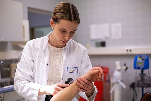Busik will die Digitalisierung im Gesundheitswesen voranbringen. (Archivbild) - © Christian Lademann/dpa