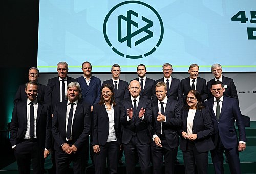 Das neue DFB-Präsidium. - © Arne Dedert/dpa