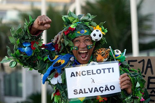 Fans haben wieder Hoffnung. (Archivbild) - © Silvia Izquierdo/AP/dpa
