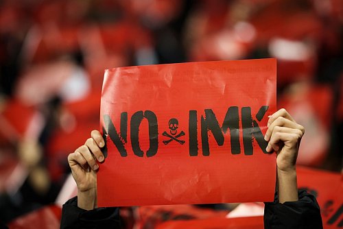 Fanproteste gegen die Innenministerkonferenz im Dezember beim Spiel FC St. Pauli - 1. FC Union Berlin. - © Christian Charisius/dpa