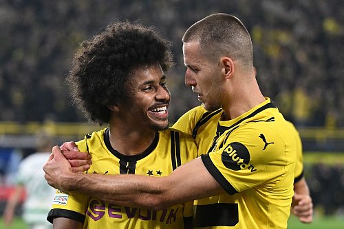 Jubel im Minutentakt: Karim Adeyemi freut sich mit Waldemar Anton über die 7:1-Gala des BVB gegen Celtic Glasgow. - © Bernd Thissen/dpa