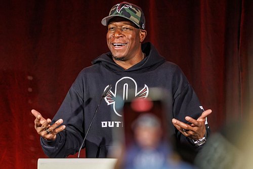 Falcons-Coach Raheem Morris freut sich auf das Berlin Game gegen die Indianapolis Colts. - © Andreas Gora/dpa