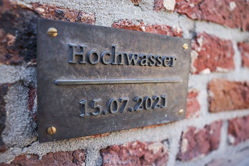 Der Untersuchungsausschuss des nordrhein-westfälischen Landtags zur Jahrhundertflut 2021 hat gravierende Ursachen für den mangelhaften Schutz der Bevölkerung zusammengetragen. (Archivbild) - © Oliver Berg/dpa