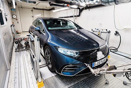 Gewinner im ADAC Reichweitentest: Der Mercedes-Benz EQS 450+. - © Abgedreht/ADAC/dpa-tmn