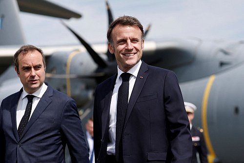 Sébastien Lecornu gilt als Vertrauter von Präsident Emmanuel Macron. (Archivbild) - © Benoit Tessier/Reuters Pool/AP/dpa