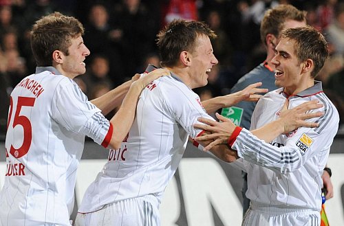 Seit über anderthalb Jahrzehnten jubelt Thomas Müller mit dem FC Bayern. - © picture alliance / dpa