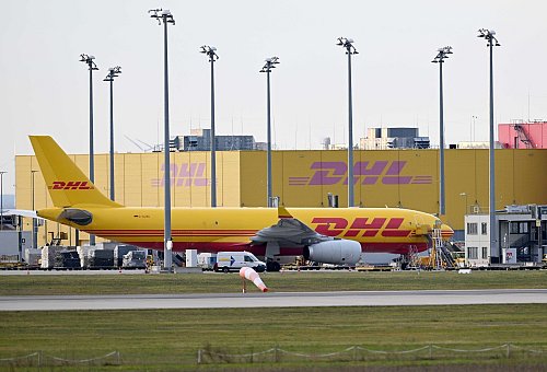 Der aktuelle Fall erinnert an den Brandsatz in einem Paket in Leipzig, zu dem noch Ermittlungen laufen. (Archivbild) - © Hendrik Schmidt/dpa