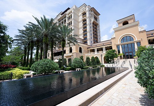 Ein Basiscamp als Wohlfühloase ist wertvoll: Der FC Bayern hatte so ein Teamhotel in Orlando, quasi mitten in Disneyland. - © Sven Hoppe/dpa