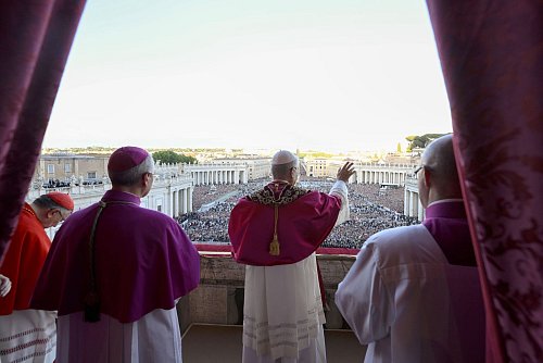 Der neue Papst wurde von mehr als 100.000 Menschen gefeiert. - © Vatican Media/IPA via ZUMA Press/dpa