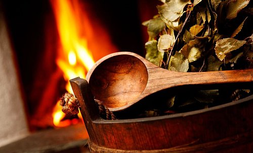 Keine Sauna ohne Löyly: Ohne Aufgüsse geht es in Finnland nicht. - © Harri Tarvainen/Visit Finland/dpa-tmn