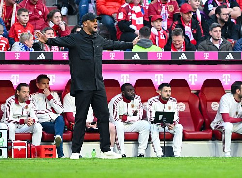 Missglückte XXL-Rotation: Bayern-Trainer Vincent Kompany in Aktion gegen Bochum. - © Sven Hoppe/dpa