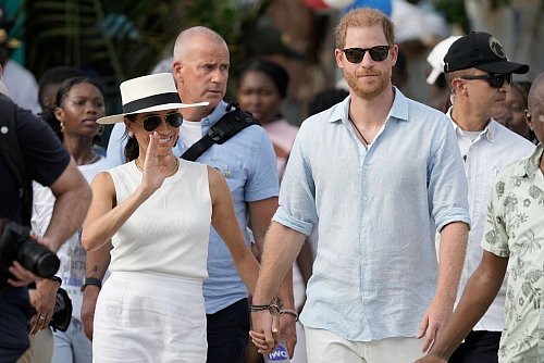Prinz Harry und Meghan hatten ihre royalen Pflichten vor fünf Jahren abgelegt. - © Ivan Valencia/AP/dpa