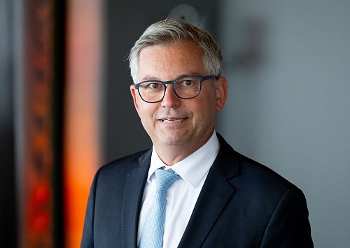 EU-Innenkommissar Magnus Brunner sieht die EU in der Migrationspolitik auf einem guten Weg. (Archivbild) - © Sven Hoppe/dpa