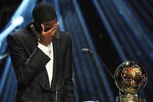 Gewinner des Goldenen Balls: Ousmane Dembélé von Paris Saint-Germain. - © Thibault Camus/AP/dpa