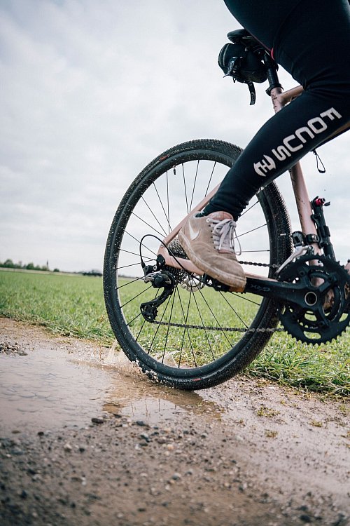 Das Beste aus zwei Welten? Zumindest haben Gravelbikes etwas von einem Mountainbike und zugleich einem Rennrad. - © Julian Rohn/Oberbayern/dpa-tmn