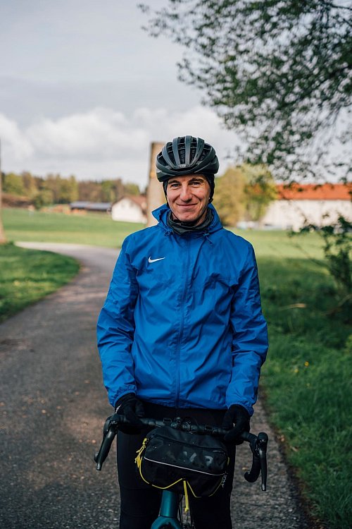 Macht dem Autor Julian Hilgers Spaß: Biken und Arbeiten im Wechsel. - © Julian Rohn/Oberbayern/dpa-tmn