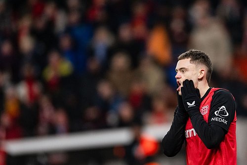 Florian Wirtz kann nicht fassen, dass Bayer Leverkusen trotz drückenden Dominanz nicht gewann. - © Marius Becker/dpa