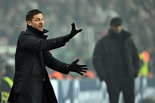 Xabi Alonso bleibt als Trainer gegen die Bayern unbesiegt. - © Federico Gambarini/dpa