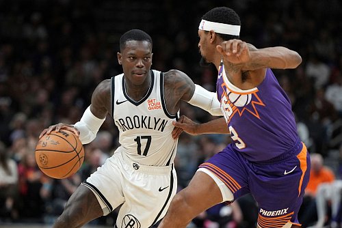 Dennis Schröder überzeugte gegen Phoenix mit 29 Punkten. - © Rick Scuteri/AP/dpa
