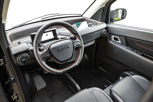 Schrieben wir nicht gerade, «kein richtiges Auto»? Innen schaut\\\'s aber fast so aus - nur viel schmaler. - © Nissan/dpa-tmn