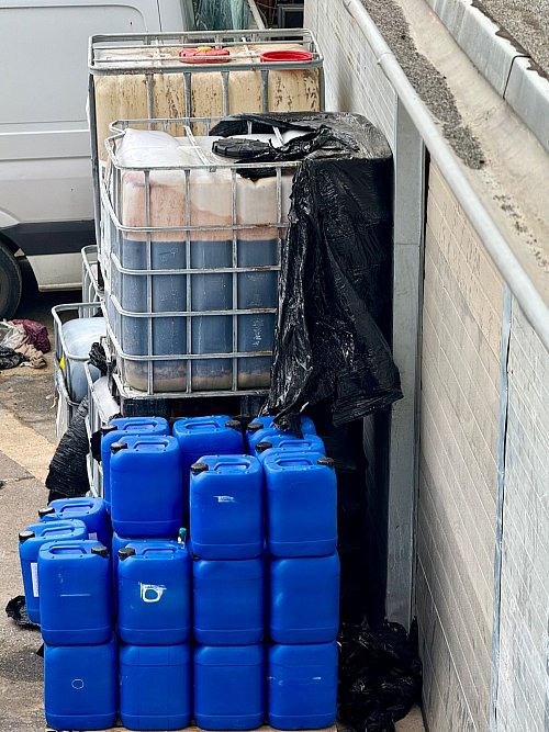 Den Ermittlern ist ein erfolgreicher Schlag gegen Drogenproduktion gelungen. - © -/Zollfahndungsamt Essen/dpa
