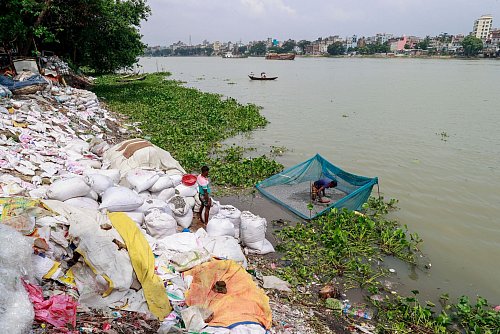 Viele Entwicklungsländer haben bislang keine effektiven Recycling-Möglichkeiten. (Archivbild) - © Suvra Kanti Das/ZUMA Press Wire/dpa