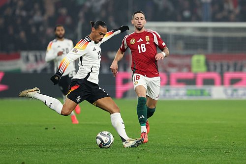 Leroy Sané versuchte viel, zum Abschluss kam der Bayern-Profi aber selten. - © Christian Charisius/dpa