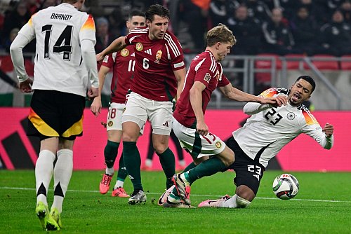 Die Nationalmannschaft hatte in Ungarn mit einer B-Elf große Mühe. - © Marton Monus/dpa