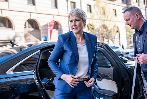 Mecklenburg-Vorpommerns Ministerpräsident Manuela Schwesig ist vorsichtig optimistisch für eine Einigung bei den Koalitionsverhandlungen in dieser Woche. - © Michael Kappeler/dpa