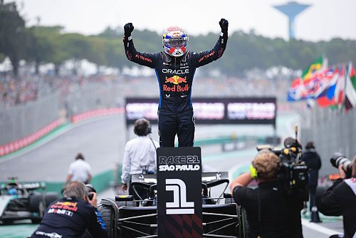 Eine Leistung aus einer eigenen Welt von Max Verstappen. - © Ettore Chiereguini/AP