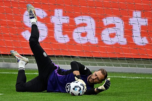 Oliver Baumann steht in den anstehenden Nations-League-Partien mit 34 Jahren vor seinem Debüt im DFB-Tor. - © Federico Gambarini/dpa