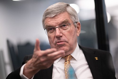 Stellt sich ein gutes Abschlusszeugnis aus: IOC-Präsident Thomas Bach. - © Sebastian Christoph Gollnow/dpa