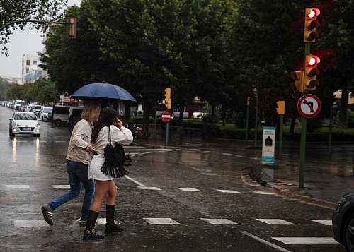 Warnstufe Gelb galt auf Mallorca noch bis 18 Uhr. - © Clara Margais/dpa