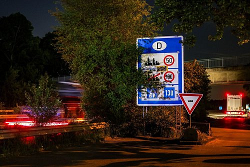 An der deutsch-niederländischen Grenze soll verstärkt kontrolliert werden. - © Christoph Reichwein/dpa