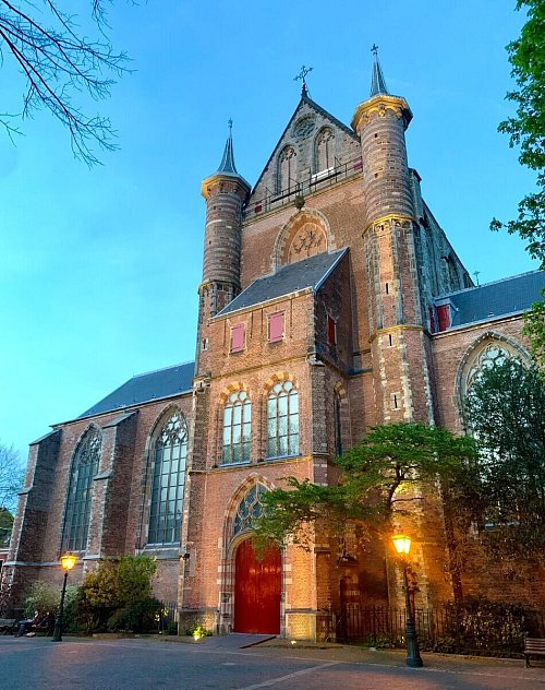 Die Pieterskerk ist die zentrale Kirche in Leiden. - © Wolfgang Stelljes/dpa-tmn