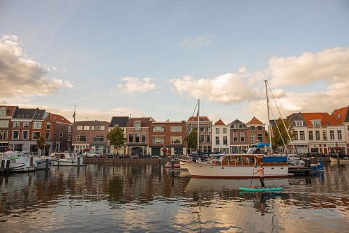 Idylle am Hafen in Leiden: Die Nordsee ist nicht weit von hier. - © Veerle Sloof/NBTC/dpa-tmn