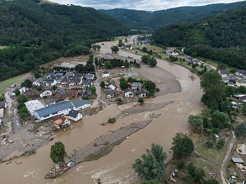 Die Flutkatastrophe im Ahrtal 2021 hat zahlreiche Defizite offengelegt, unter anderem bei der Warnung der Bevölkerung. (Archivfoto) - © Boris Roessler/dpa